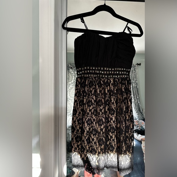 Strapless new dress. - Picture 2 of 3